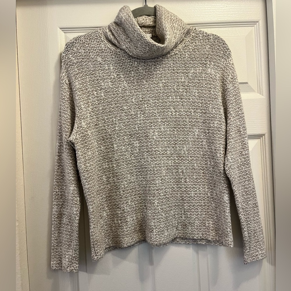 Sadie and Sage Women’s turtleneck shirt, size XS